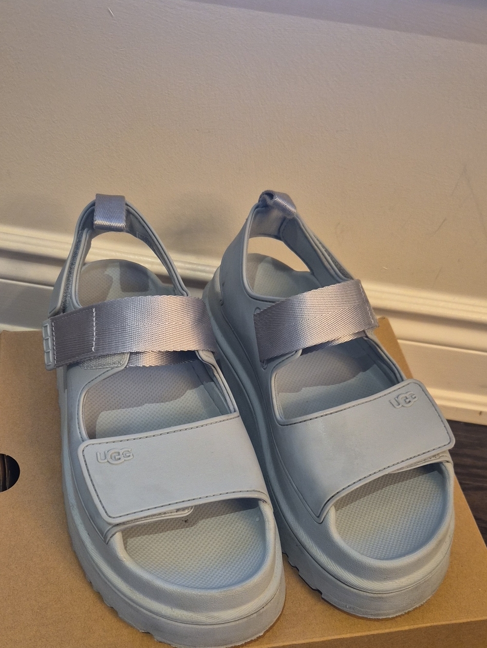 💯 Auth UGG Golden Glow - Seafoam Color Women 9